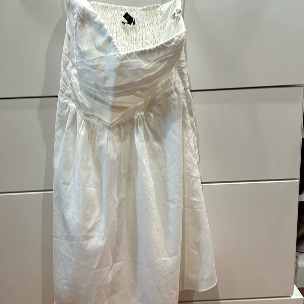 White sweetheart shaped strapless summer dress.